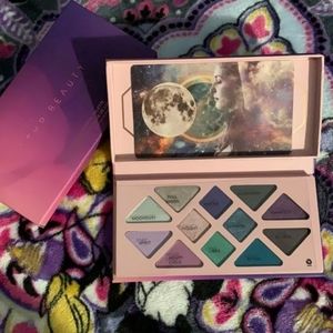 Limited Edition- Athr Beauty: Moonlight Crystal Eyeshadow Palette